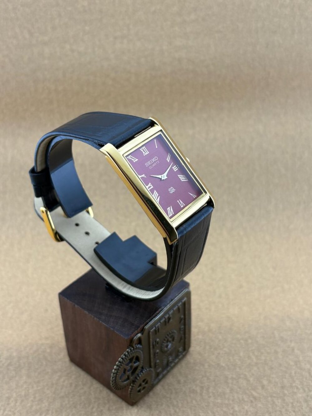 RED GOLD VINTAGE Seiko Vintage slim men's wristwatch
